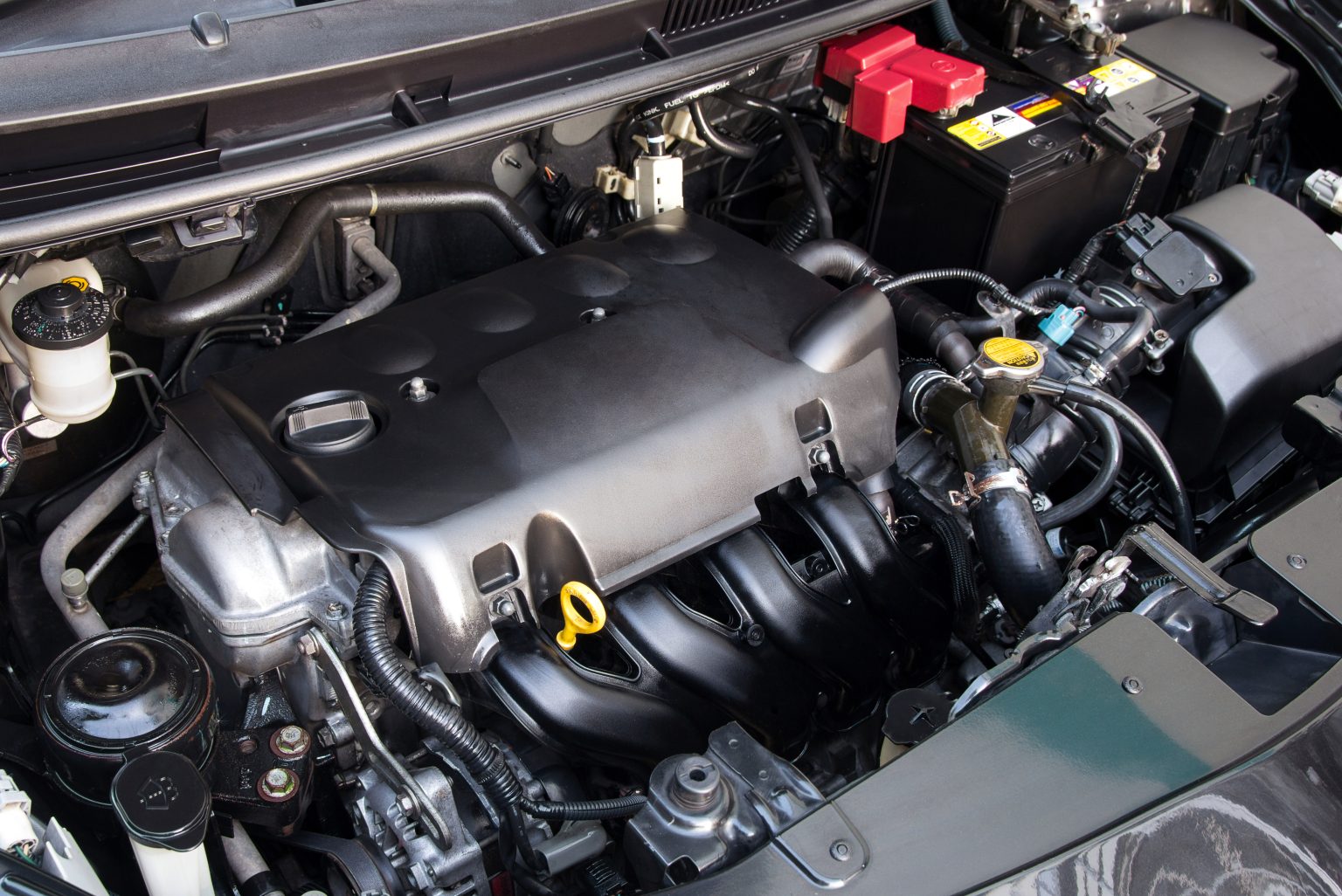 Auto-Spare-Part-and-Radiator-shop-in-Sharjah-UAE-filter-Close-up-of-car-engine-2